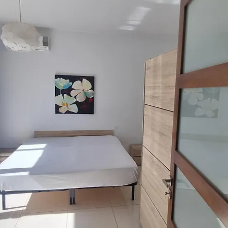 Penthouse In St Julian's, 2 Beds,terrace, 4px San Ġiljan