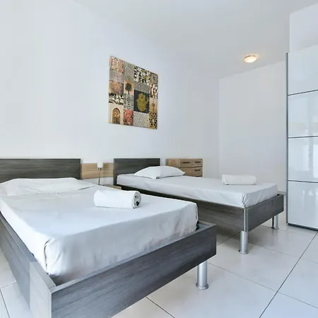 Penthouse In St Julian's, 2 Beds,terrace, 4px Appartement *