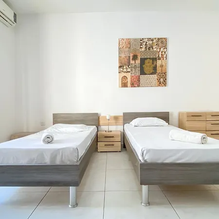 Penthouse In St Julian's, 2 Beds,terrace, 4px * San Ġiljan